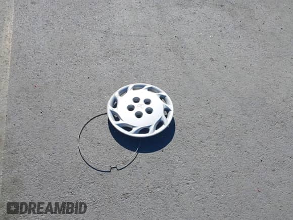 1999 Toyota Camry LE z VIN 4T1BG22K8XU587626, wystawiony jako IAAI lot #43501924 z przebiegiem 119 407 mil mil oraz . Historia ofert i sprzedaży dostępna na DreamBid. Obrazek 12.