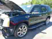 2009 Cadillac Escalade z VIN 1GYFC23209R227363, wystawiony jako IAAI lot #42231002 z przebiegiem 163 205 mil mil oraz . Historia ofert i sprzedaży dostępna na DreamBid. Obrazek 2.