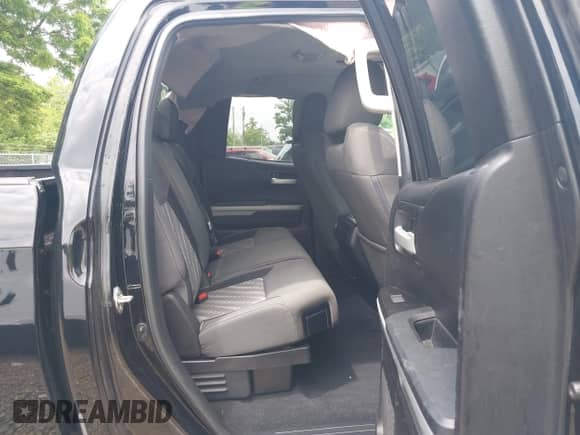 2018 Toyota Tundra SR с VIN 5TFUW5F19JX725912, выставлен на аукционе IAAI как лот 42437463 с пробегом 193 630 миль миль и . История ставок и продаж доступна на DreamBid. Изображение 8.