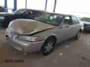 1997 Toyota Camry LE z VIN JT2BF22K8V0074977, wystawiony jako Copart lot #68743725 z przebiegiem 170 030 mil mil oraz Szkoda całkowita • Salvage title. Historia ofert i sprzedaży dostępna na DreamBid. Obrazek 1.