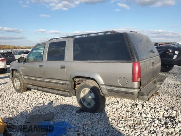 1999 Chevrolet Suburban with VIN 1GNFK16R0XJ498194, listed as a Copart auction lot 90438125 with 266,394 mi miles and Clean title. Bid and sale history available at DreamBid. Image 2.