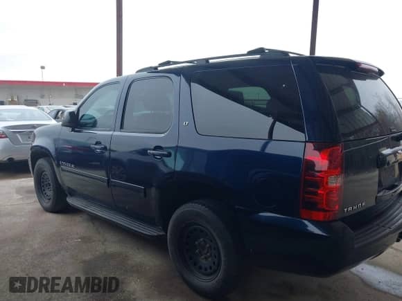 2009 Chevrolet Tahoe 1LT z VIN 1GNEC23319R252693, wystawiony jako IAAI lot #41433156 z przebiegiem 316 624 mil mil oraz . Historia ofert i sprzedaży dostępna na DreamBid. Obrazek 14.