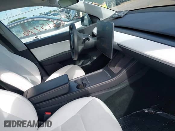 2021 Tesla Model Y Long Range with VIN 5YJYGDEE8MF187196, listed as a IAAI auction lot 42615790 with 89,810 mi miles and . Bid and sale history available at DreamBid. Image 5.