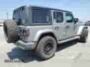 2021 Jeep Wrangler Unlimited Sahara z VIN 1C4HJXEN3MW592171, wystawiony jako Copart lot #62216705 z przebiegiem 85 257 mil mil oraz Szkoda całkowita • Salvage title. Historia ofert i sprzedaży dostępna na DreamBid. Obrazek 3.