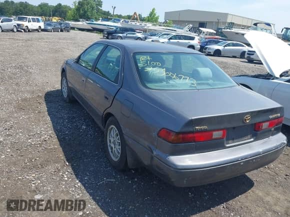 1997 Toyota Camry LE z VIN 4T1BF22K7VU021327, wystawiony jako IAAI lot #42666914 z przebiegiem Nie podano mil oraz . Historia ofert i sprzedaży dostępna na DreamBid. Obrazek 3.