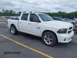 2018 Ram 1500 Express z VIN 3C6RR6KG5JG194863, wystawiony jako IAAI lot #42133048 z przebiegiem 151 614 mil mil oraz . Historia ofert i sprzedaży dostępna na DreamBid. Obrazek 1.