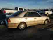 2000 Mercedes-Benz C 230/260/280/320 z VIN WDBHA29GXYA856258, wystawiony jako Copart lot #80350404 z przebiegiem 245 687 mil mil oraz Szkoda całkowita • Salvage title. Historia ofert i sprzedaży dostępna na DreamBid. Obrazek 3.