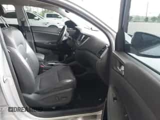 2018 Hyundai Tucson SEL Plus z VIN KM8J33A49JU762277, wystawiony jako IAAI lot #42601893 z przebiegiem 99 881 mil mil oraz . Historia ofert i sprzedaży dostępna na DreamBid. Obrazek 5.