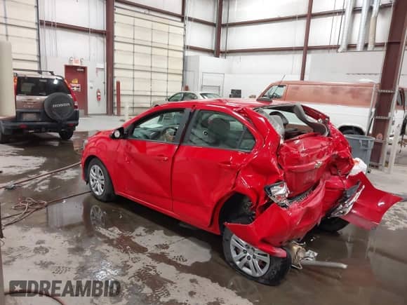 2017 Chevrolet Sonic LS z VIN 1G1JB5SH6H4147743, wystawiony jako IAAI lot #43099349 z przebiegiem 84 511 mil mil oraz . Historia ofert i sprzedaży dostępna na DreamBid. Obrazek 3.