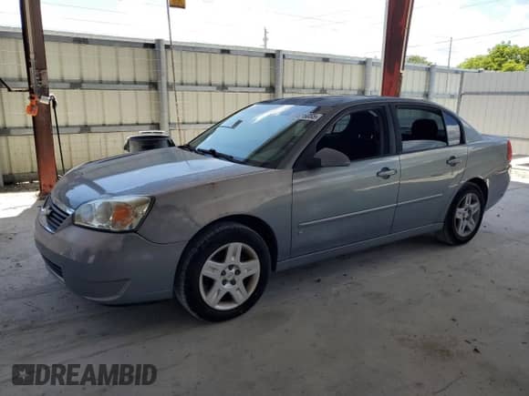 2007 Chevrolet Malibu 1LT z VIN 1G1ZT58F67F118610, wystawiony jako Copart lot #69916055 z przebiegiem 171 698 mil mil oraz Szkoda całkowita • Salvage title. Historia ofert i sprzedaży dostępna na DreamBid. Obrazek 1.