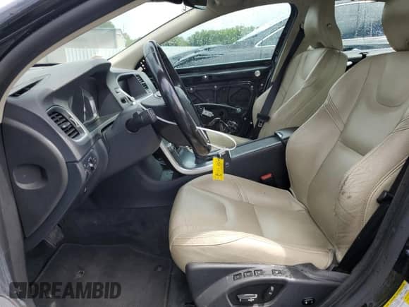 2017 Volvo S60 Inscription Platinum с VIN LYV402TM6HB130732, выставлен на аукционе Copart как лот 62185665 с пробегом 62 451 миль миль и Списание • Salvage title. История ставок и продаж доступна на DreamBid. Изображение 7.
