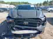 2024 Toyota Tacoma TRD Off Road с VIN 3TMLB5JN2RM081933, выставлен на аукционе IAAI как лот 43173729 с пробегом 10 704 миль миль и . История ставок и продаж доступна на DreamBid. Изображение 12.