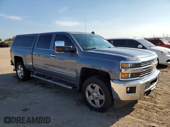 2015 Chevrolet Silverado 2500HD LTZ z VIN 1GC1KWE81FF612763, wystawiony jako Copart lot #80450335 z przebiegiem 230 248 mil mil oraz Szkoda całkowita • Salvage title. Historia ofert i sprzedaży dostępna na DreamBid. Obrazek 4.