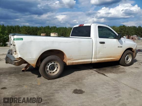 2010 Dodge 1500 ST z VIN 3D7JB1EP9AG105763, wystawiony jako Copart lot #81578025 z przebiegiem 88 876 mil mil oraz Szkoda całkowita • Salvage title. Historia ofert i sprzedaży dostępna na DreamBid. Obrazek 3.