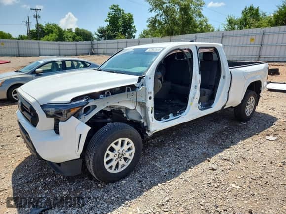 2024 Toyota Tacoma SR5 с VIN 3TYLB5JN6RT040080, выставлен на аукционе Copart как лот 63592565 с пробегом 7 596 миль миль и Списание • Salvage title. История ставок и продаж доступна на DreamBid. Изображение 1.