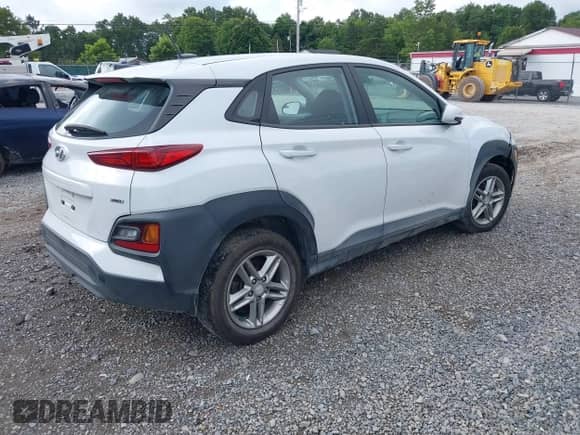 2020 Hyundai Kona SE with VIN KM8K1CAA9LU576287, listed as a IAAI auction lot 43016802 with 76,145 mi miles and . Bid and sale history available at DreamBid. Image 4.