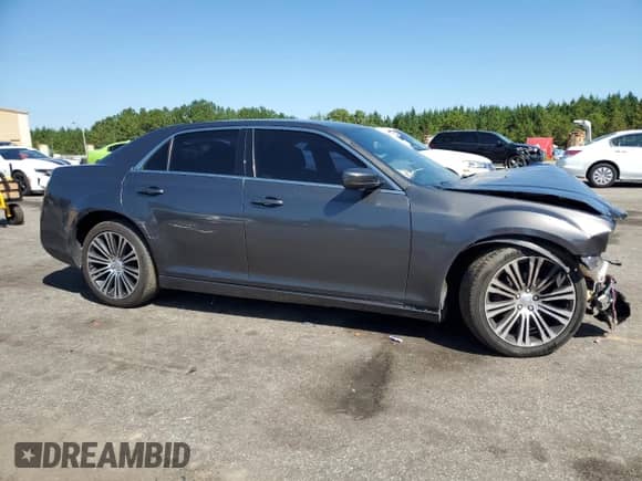 2014 Chrysler 300 S с VIN 2C3CCABG5EH160211, выставлен на аукционе Copart как лот 71958025 с пробегом 120 807 миль миль и Списание • Salvage title. История ставок и продаж доступна на DreamBid. Изображение 4.