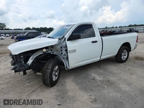 2018 Ram 1500 Tradesman z VIN 3C6JR6DG9JG186064, wystawiony jako Copart lot #63683485 z przebiegiem 160 406 mil mil oraz Szkoda całkowita • Salvage title. Historia ofert i sprzedaży dostępna na DreamBid. Obrazek 1.