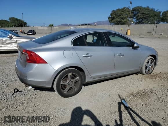 2012 Volvo S60 T5 с VIN YV1622FS1C2102533, выставлен на аукционе Copart как лот 84743595 с пробегом 124 756 миль миль и Списание • Salvage title. История ставок и продаж доступна на DreamBid. Изображение 3.