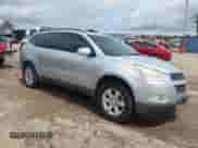 2012 Chevrolet Traverse 1LT z VIN 1GNKRGED2CJ173995, wystawiony jako IAAI lot #42385475 z przebiegiem 222 978 mil mil oraz . Historia ofert i sprzedaży dostępna na DreamBid. Obrazek 1.