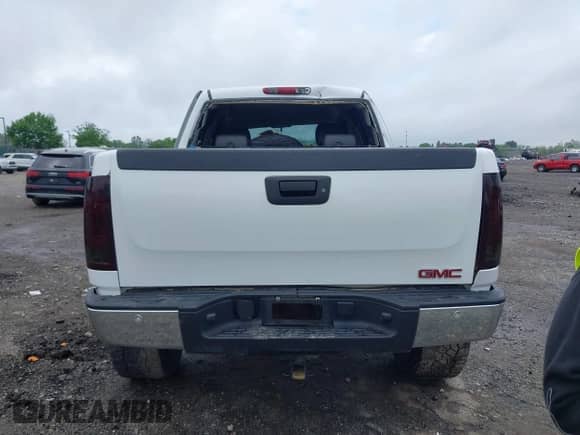 2010 GMC Sierra 1500 SLT with VIN 3GTRKWE35AG157530, listed as a IAAI auction lot 42200182 with Not provided miles and . Bid and sale history available at DreamBid. Image 15.