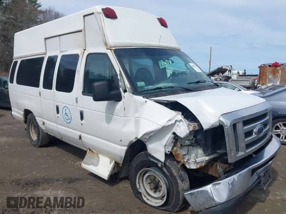 2008 Ford Econoline Cargo Commercial z VIN 1FTNS24W28DB54840, wystawiony jako IAAI lot #41966034 z przebiegiem 85 087 mil mil oraz . Historia ofert i sprzedaży dostępna na DreamBid. Obrazek 1.