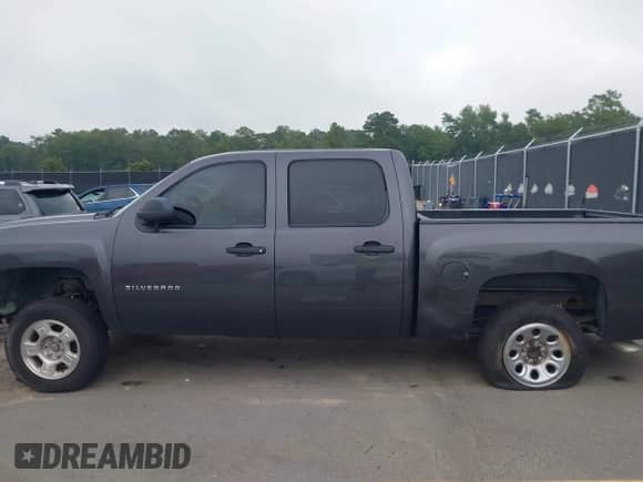 2010 Chevrolet Silverado 1500 LT z VIN 3GCRKSEAXAG173598, wystawiony jako IAAI lot #42839279 z przebiegiem 250 339 mil mil oraz . Historia ofert i sprzedaży dostępna na DreamBid. Obrazek 14.