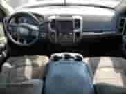 2013 Ram 1500 Big Horn z VIN 1C6RR7LT5DS564921, wystawiony jako Copart lot #69081245 z przebiegiem Nie podano mil oraz Czysty tytuł • Clean title. Historia ofert i sprzedaży dostępna na DreamBid. Obrazek 8.