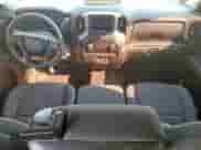 2021 Chevrolet Silverado 1500 Custom Trail Boss z VIN 1GCPYCELXMZ311559, wystawiony jako Copart lot #68167345 z przebiegiem 61 762 mil mil oraz Szkoda całkowita • Salvage title. Historia ofert i sprzedaży dostępna na DreamBid. Obrazek 8.