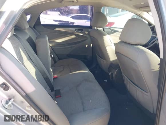 2013 Hyundai Sonata z VIN KMHEC4A46DA071883, wystawiony jako IAAI lot #42334981 z przebiegiem 200 689 mil mil oraz . Historia ofert i sprzedaży dostępna na DreamBid. Obrazek 8.