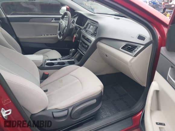 2016 Hyundai Sonata SE с VIN 5NPE24AF8GH417972, выставлен на аукционе IAAI как лот 43149613 с пробегом 212 933 миль миль и . История ставок и продаж доступна на DreamBid. Изображение 5.