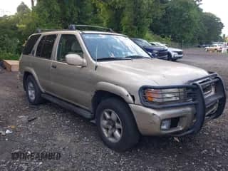 1999 Nissan Pathfinder XE z VIN JN8AR07Y4XW350359, wystawiony jako IAAI lot #42793106 z przebiegiem 139 842 mil mil oraz . Historia ofert i sprzedaży dostępna na DreamBid. Obrazek 1.
