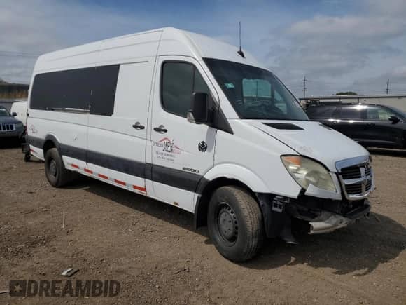 2008 Dodge Sprinter with VIN WD0PE845585235813, listed as a Copart auction lot 57610935 with 176,402 mi miles and Salvage title. Bid and sale history available at DreamBid. Image 4.