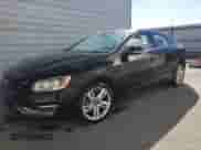 2014 Volvo S60 T5 z VIN YV1612FHXE1285835, wystawiony jako Copart lot #81463305 z przebiegiem 112 138 mil mil oraz Czysty tytuł • Clean title. Historia ofert i sprzedaży dostępna na DreamBid. Obrazek 1.