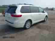 2017 Toyota Sienna XLE z VIN 5TDDZ3DC3HS155065, wystawiony jako IAAI lot #42908500 z przebiegiem 106 529 mil mil oraz . Historia ofert i sprzedaży dostępna na DreamBid. Obrazek 4.