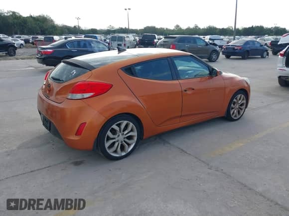 2012 Hyundai Veloster w/Gray Int z VIN KMHTC6AD5CU074516, wystawiony jako IAAI lot #41515533 z przebiegiem 133 338 mil mil oraz . Historia ofert i sprzedaży dostępna na DreamBid. Obrazek 4.