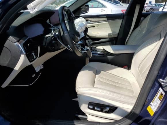 2022 BMW 5 Series 540i z VIN WBA53BJ00NWX51429, wystawiony jako Copart lot #62556105 z przebiegiem 76 848 mil mil oraz Szkoda całkowita • Salvage title. Historia ofert i sprzedaży dostępna na DreamBid. Obrazek 7.