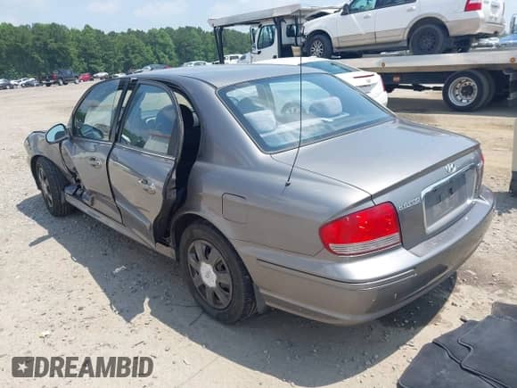 2004 Hyundai Sonata z VIN KMHWF25SX4A033243, wystawiony jako IAAI lot #42610903 z przebiegiem 162 967 mil mil oraz . Historia ofert i sprzedaży dostępna na DreamBid. Obrazek 3.