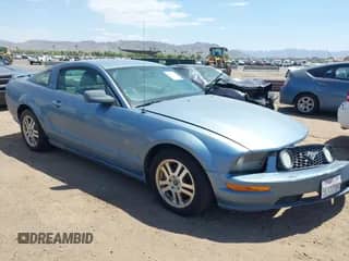2005 Ford Mustang GT Deluxe с VIN 1ZVHT82H655105001, выставлен на аукционе IAAI как лот 42635546 с пробегом 221 122 миль миль и . История ставок и продаж доступна на DreamBid. Изображение 1.