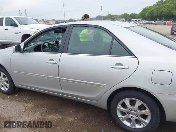 2005 Toyota Camry LE with VIN 4T1BE30K35U060993, listed as a IAAI auction lot 42773927 with 117,501 mi miles and . Bid and sale history available at DreamBid. Image 14.