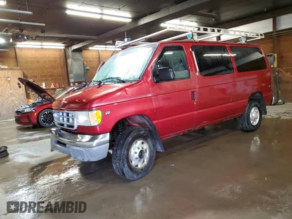 2000 Ford Econoline Cargo with VIN 1FMNE31L5YHA02689, listed as a Copart auction lot 49224125 with 249,120 mi miles and Salvage title. Bid and sale history available at DreamBid. Image 1.
