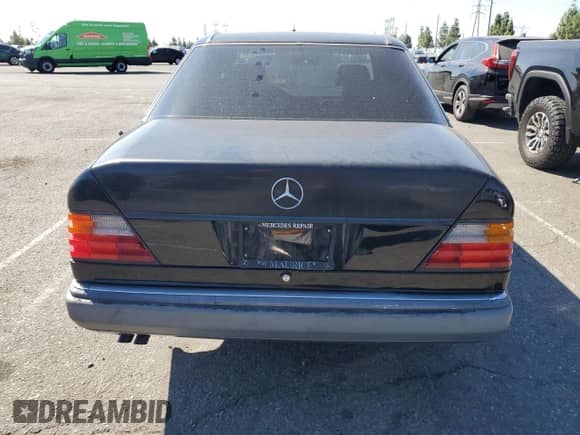 1991 Mercedes-Benz 300 E with VIN WDBEA30D6MB375472, listed as a Copart auction lot 72051175 with 167,329 mi miles and Clean title. Bid and sale history available at DreamBid. Image 6.