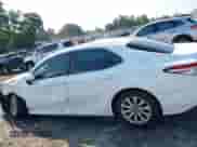 2020 Toyota Camry LE z VIN 4T1C11AKXLU922557, wystawiony jako IAAI lot #43231937 z przebiegiem 99 903 mil mil oraz . Historia ofert i sprzedaży dostępna na DreamBid. Obrazek 14.