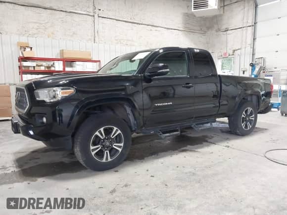 2019 Toyota Tacoma SR5 z VIN 5TFSZ5ANXKX174139, wystawiony jako IAAI lot #43035436 z przebiegiem 38 075 mil mil oraz . Historia ofert i sprzedaży dostępna na DreamBid. Obrazek 17.