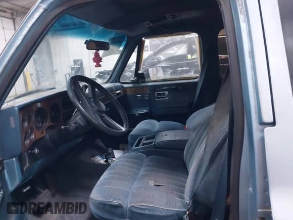 1990 Chevrolet Suburban с VIN 1GNER16K8LF134709, выставлен на аукционе IAAI как лот 42198031 с пробегом 277 772 миль миль и . История ставок и продаж доступна на DreamBid. Изображение 5.