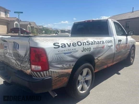 2013 Ram 1500 Tradesman z VIN 3C6JR6DT2DG598408, wystawiony jako Copart lot #62714235 z przebiegiem 169 124 mil mil oraz Czysty tytuł • Clean title. Historia ofert i sprzedaży dostępna na DreamBid. Obrazek 3.