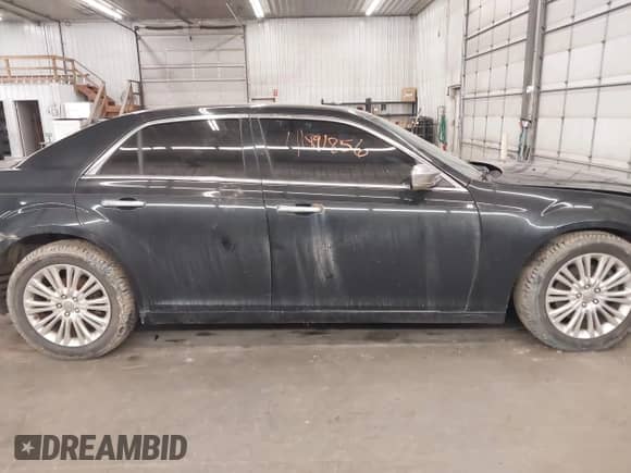 2013 Chrysler 300 C z VIN 2C3CCAKT1DH667134, wystawiony jako IAAI lot #41891856 z przebiegiem 162 489 mil mil oraz . Historia ofert i sprzedaży dostępna na DreamBid. Obrazek 14.