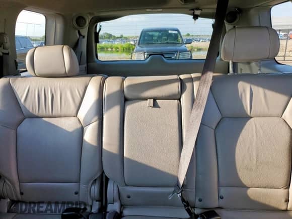 2011 Honda Pilot EX-L z VIN 5FNYF3H77BB040407, wystawiony jako Copart lot #55597615 z przebiegiem 211 560 mil mil oraz Czysty tytuł • Clean title. Historia ofert i sprzedaży dostępna na DreamBid. Obrazek 10.