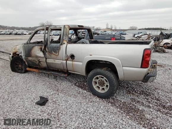 2006 Chevrolet Silverado 2500HD LT1 z VIN 1GCHK29U66E116281, wystawiony jako Copart lot #54012505 z przebiegiem Nie podano mil oraz Nie do naprawy • Non repairable. Historia ofert i sprzedaży dostępna na DreamBid. Obrazek 2.