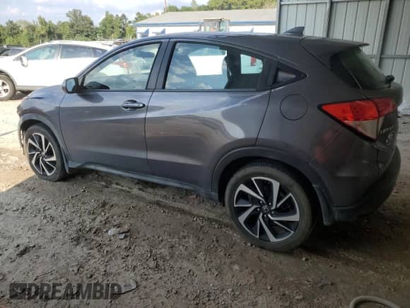 2021 Honda HR-V LX с VIN 3CZRU5H3XMM715212, выставлен на аукционе Copart как лот 81039495 с пробегом 103 696 миль миль и На запчасти • Non repairable. История ставок и продаж доступна на DreamBid. Изображение 2.
